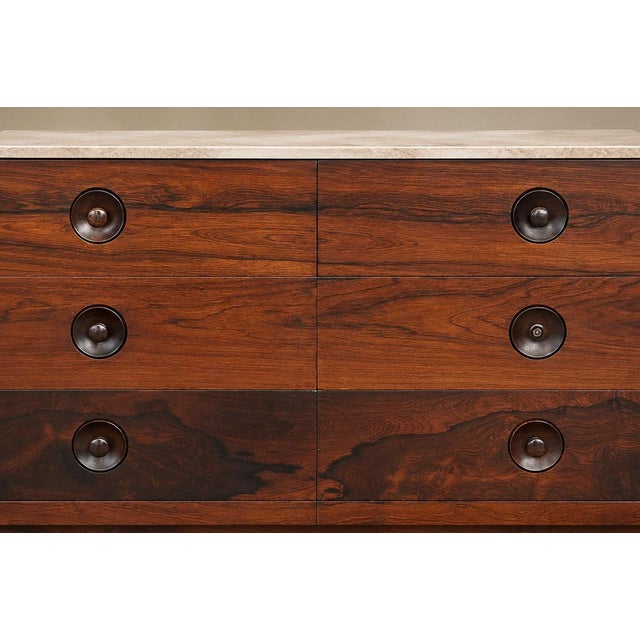Mid-Century Modern Sergio Rodrigues "Marquesa" Chest of Drawers in Rosewood With Marble Top — Oca, Brazil, C. 1965 For Sale - Image 3 of 18
