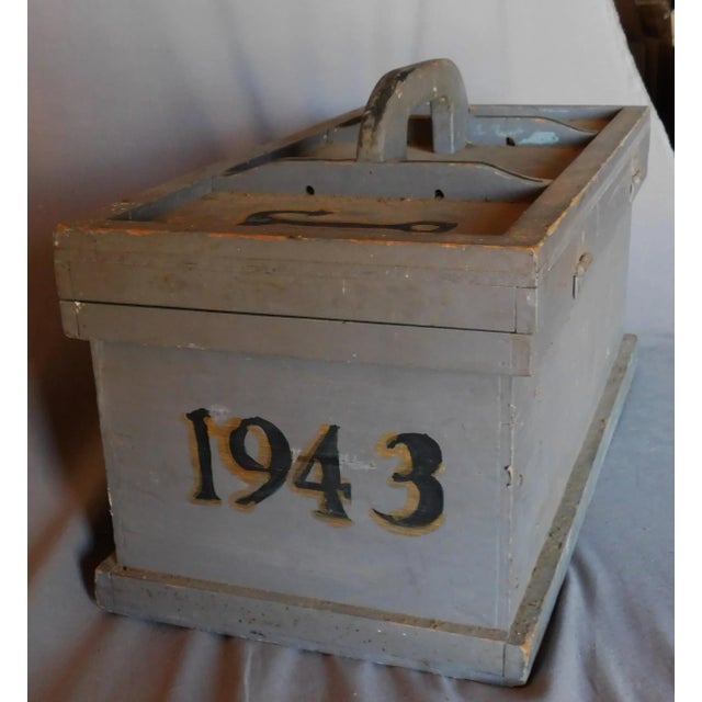 American Vintage World War II Navy Sailors Box Uss La Salle 1943 Painted Tool Ditty Chest Warship Transport Gray Painted Signed For Sale - Image 3 of 8