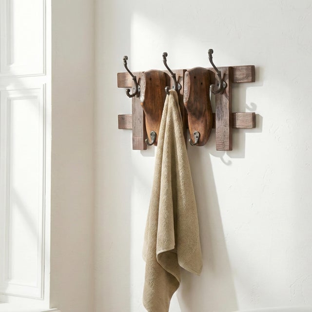 Step back into a time of dedicated craftsmanship with our Authentic Repurposed Vintage Shoe Mold Wall Hook. This isnt just...