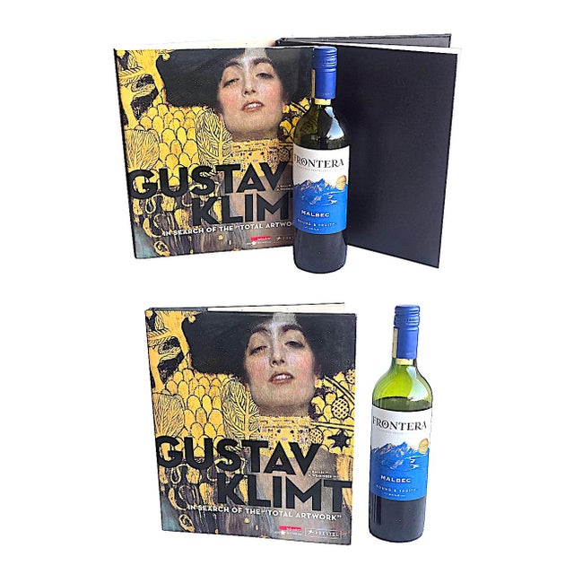 Offered is a 1st edition of "Gustav Klimt.: In Search of the 'Total Artwork'", edited by Jane Kallir and Alfred Weidinger....