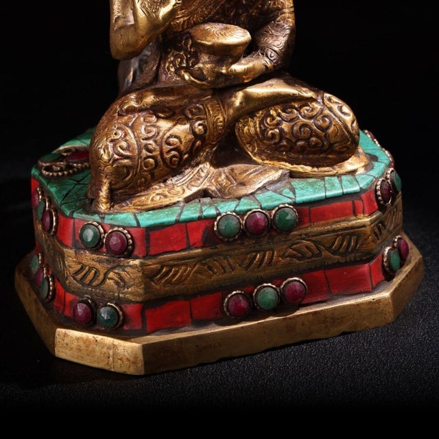 Tibetan Gilt Bronze Seated Buddha With Turquoise Inlay & Bodhi Tree - 7.8 LBS For Sale - Image 9 of 9