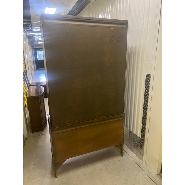 Mid 20th Century Broyhill Emphasis Two Piece Hutch China Cabinet For Sale - Image 11 of 11