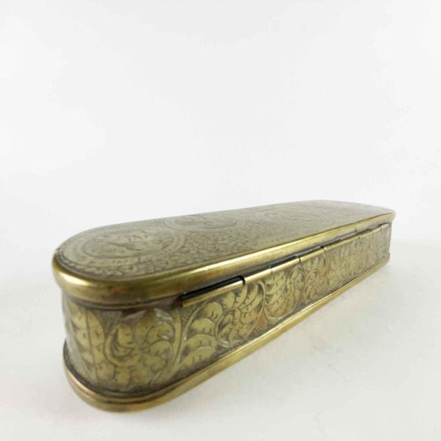 Metal Dutch Engraved Brass Snuffbox, 1700 For Sale - Image 7 of 18