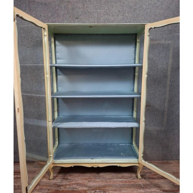 Venetian Louis XV Style Display Cabinet in Lacquered Wood For Sale - Image 3 of 7