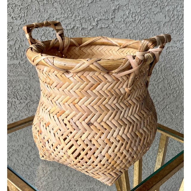 Excellent Pre-Owned Condition. This lovely-to-look-at cachepot or planter basket was handcrafted in a manner similar to a...