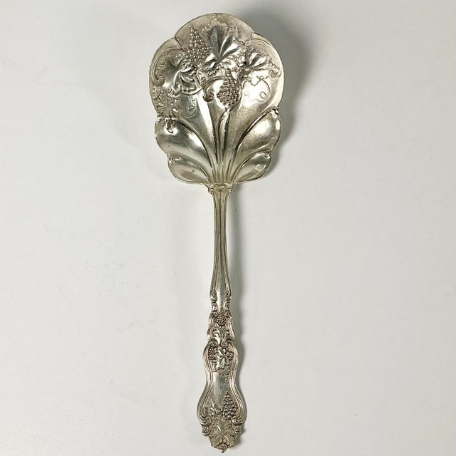 French 1905 Antique Hollywood Regency Neoclassical Silverplated Scalloped Shell Grape Cluster Serving Spoon For Sale - Image 3 of 12