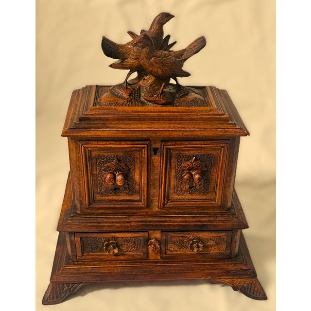Brown 1880s Black Forest Carved Walnut Jewelry Box With Birds, Floral Relief, & Key For Sale - Image 8 of 15