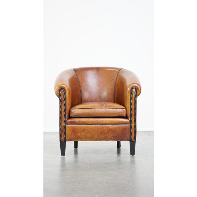 Offered is this luxuriously designed vintage club chair made of sheep leather with a luxurious finish. This sturdy sheep...
