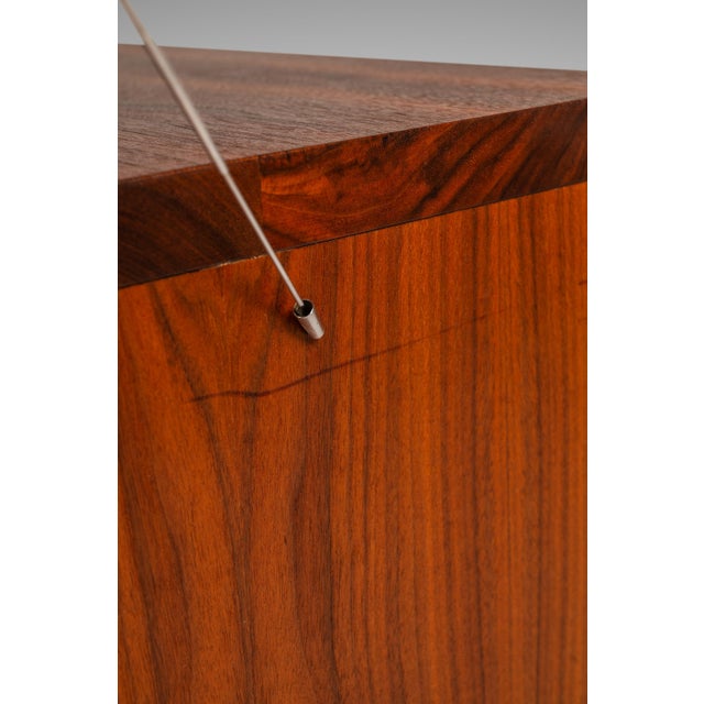 Mid-Century Modern Minimalist Hand-Made / Custom-Made Studio / Gallery Bench in Walnut, Usa, C. 1980s For Sale - Image 17 of 18