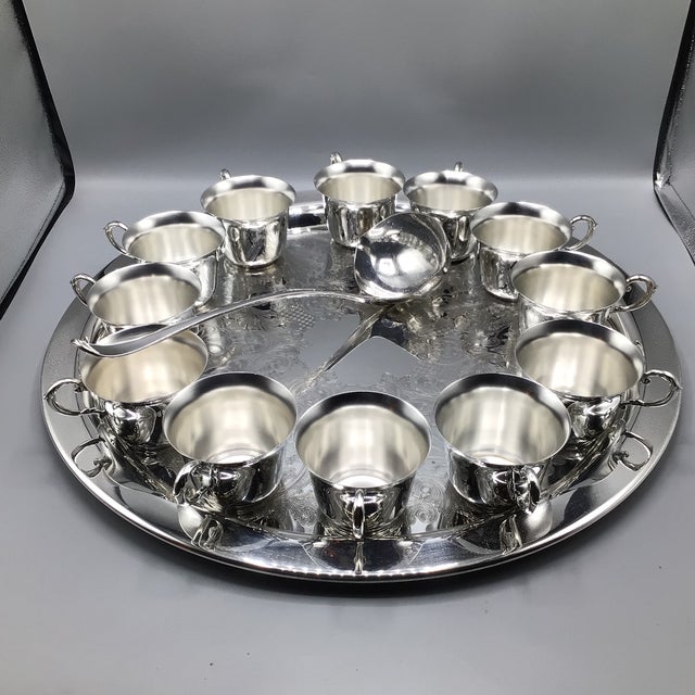 Vintage Oneida Castle Court Silver Plated Punch Bowl Set-Punch Bowl, 12 Cups, 2 Ladles, 1 Platter-Set of 16 For Sale In Sacramento - Image 6 of 12