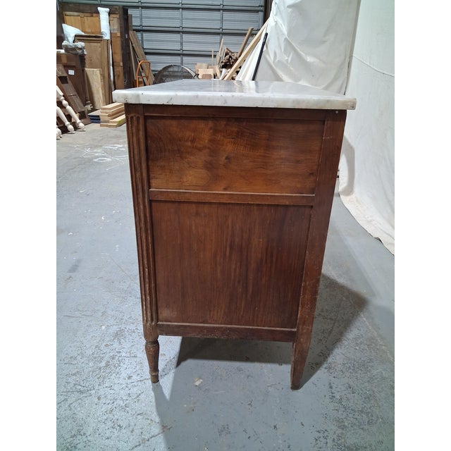French Late 18th Century French Louis XVI Walnut Commode With Marble Top For Sale - Image 3 of 9