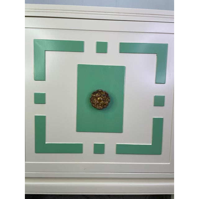 Wood James Mont Style Lacquered Credenza in Cream & Mint Green, Hollywood Regency, 1960s (Attributed) For Sale - Image 7 of 16