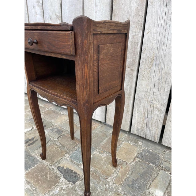 Oak Bedside Table, 1930s, in Very Good conditions. Designed 1920 to 1949