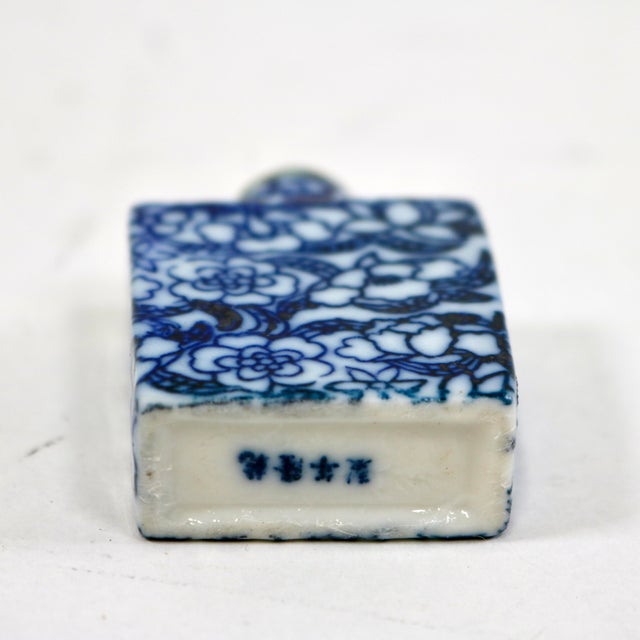 Stone Vintage Blue and White Floral Chinese Snuff Bottle With Green Stone Top For Sale - Image 7 of 8