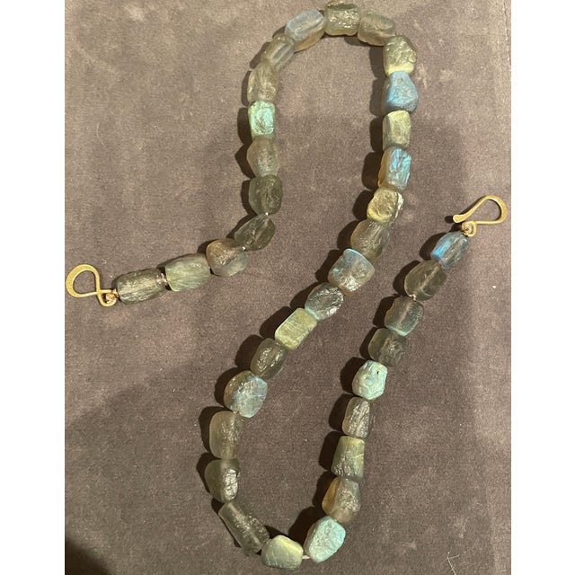 Madagascar Labradorite Necklace Circa 1980s For Sale - Image 4 of 6