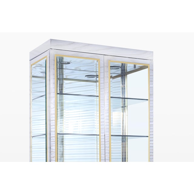 Mid-Century Modern Vintage Chrome and Brass Vitrine / Display Cabinet, Mastercraft Style For Sale - Image 3 of 12