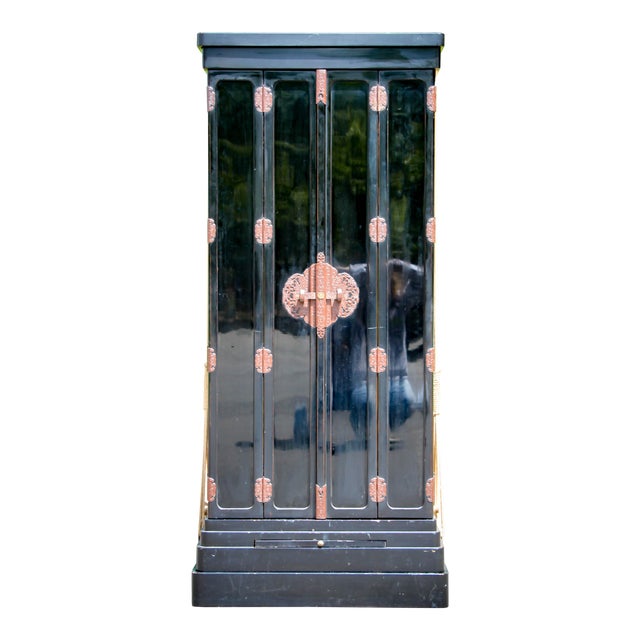 Monumental 19th Century Japanese Black Lacquer And Giltwood