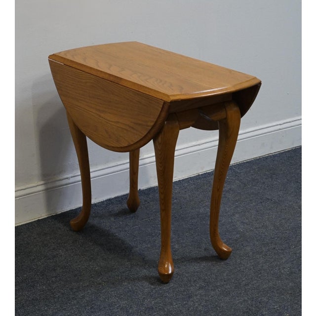 BROYHILL FURNITURE Solid Oak Early American Country Style 32" Drop Leaf Accent End Table 794-2083 25" High Leaves Down:...