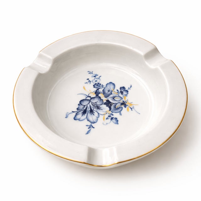 Vintage Porcelain Ashtray with Blue Floral Motif & Gold Rim from Meissen, 1970s For Sale - Image 6 of 6