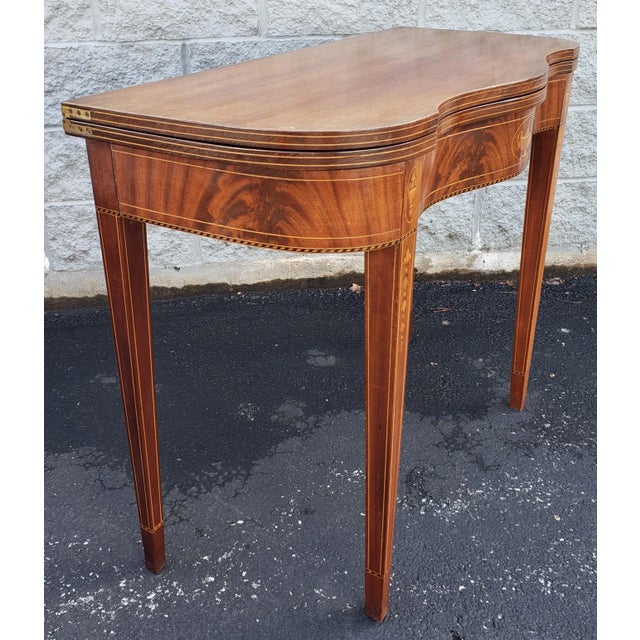 Traditional 1920s Federal Style Satinwood Inlaid Flame Mahogany Serpentine Card Table For Sale - Image 3 of 10