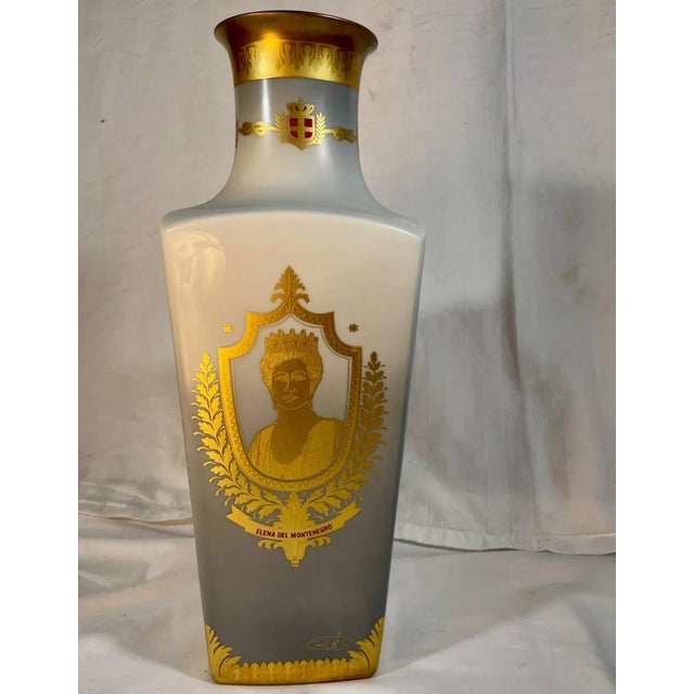 Pair of Historical Porcelain Vases From the Italian Nicasio Collection. For Sale - Image 4 of 13