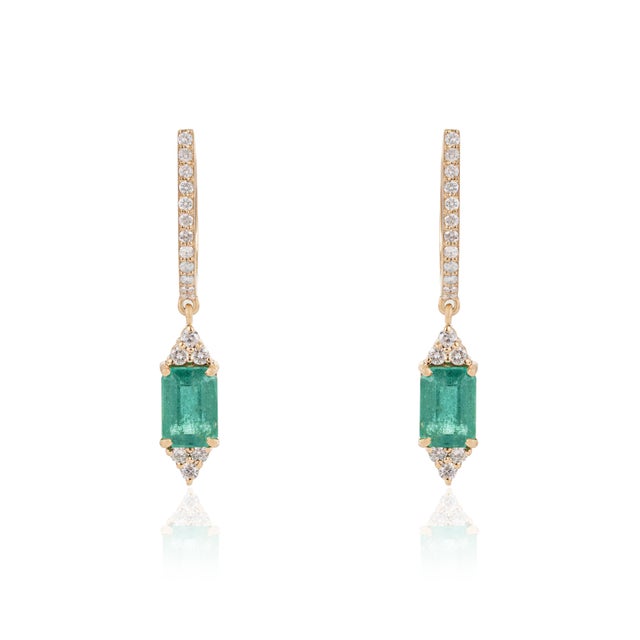 VR Jewels Art Deco 1.96ct Emerald Diamond Huggie Drop Earrings in 14k Yellow Gold- A Pair For Sale - Image 4 of 16