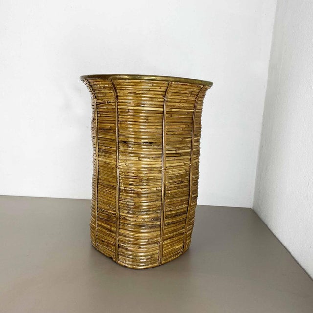 This original vintage Bauhaus style waste bin paper bin umbrella stand was produced in the 1960s in France. It is made of...