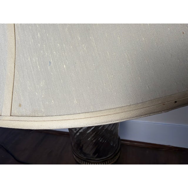 1990s Fine Art Lamps Neoclassical Twisted Glass & Patinated Metal Urn Table Lamp For Sale - Image 5 of 10
