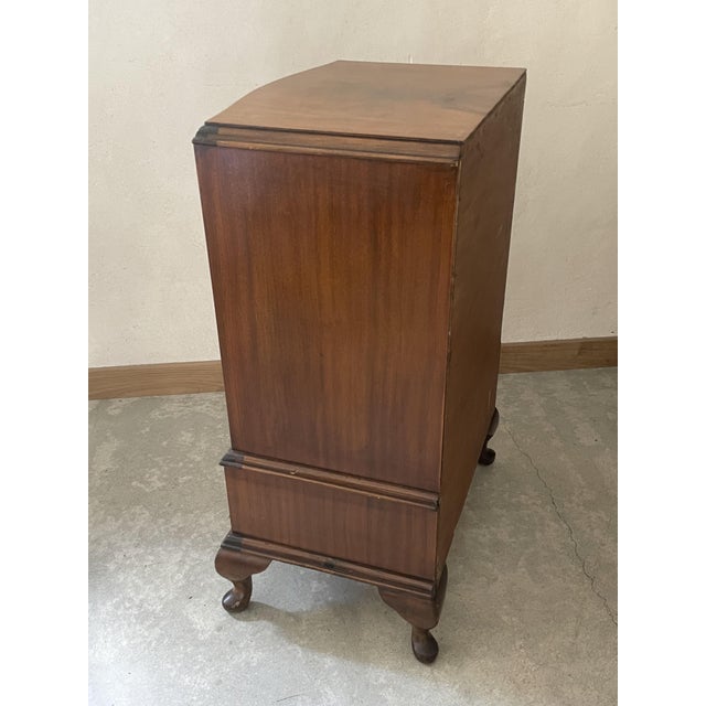 Classical Mahogany Chest of Drawers For Sale - Image 3 of 9