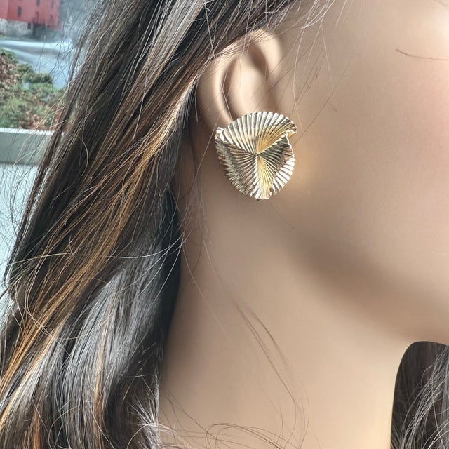 Vintage Tiffany and Co 14k Yellow Gold Ribbon Clip-on Earrings 1 Inch- Set of 2 For Sale - Image 9 of 9