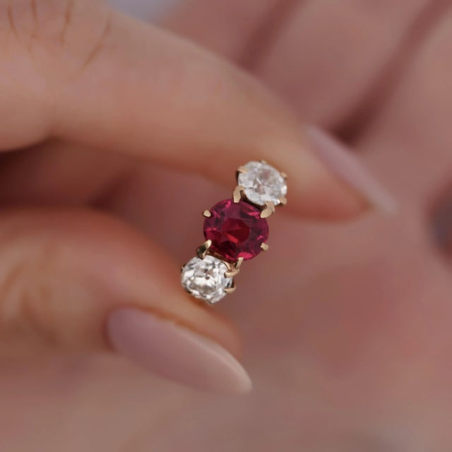 Metal Antique Red Spinel and Old Mine Diamond 14k Yellow Gold Three-Stone Ring Size 5.5 For Sale - Image 7 of 10