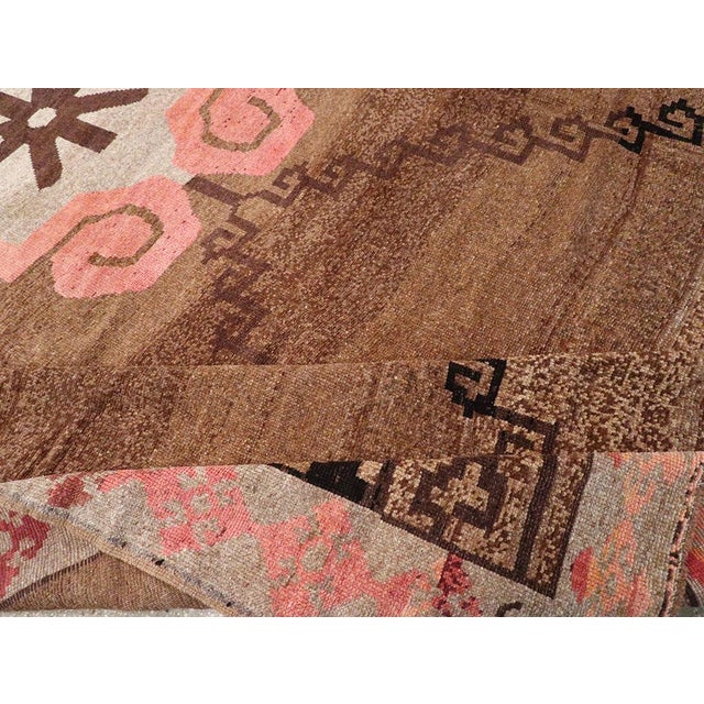 Galerie Shabab Collection Mid-20th Century Turkish Anatolian Carpet For Sale - Image 9 of 10