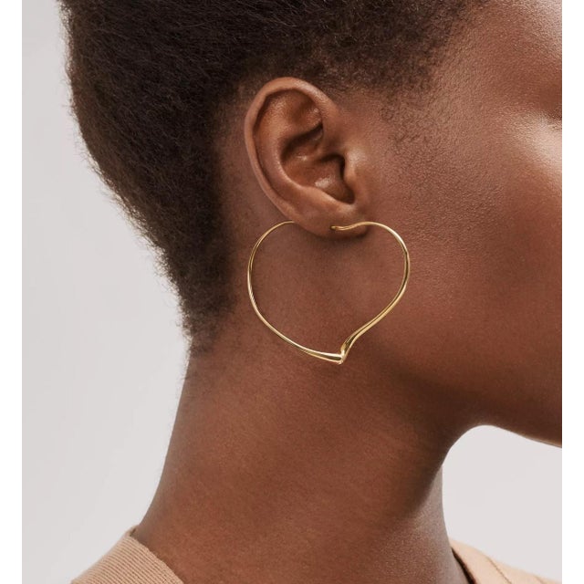 Elsa Peretti & Tiffany & Co. Late 20th Century Pair of Tiffany & Co., Elsa Peretti, 18k Yellow Gold Large Open Heart Hoop Earrings For Sale - Image 4 of 7
