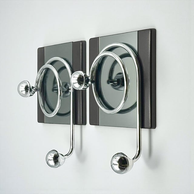 Italian Space Age Wall Coat Hangers with Mirrors attributed to Goffredo Reggiani, 1970s, Set of 2 For Sale - Image 17 of 18