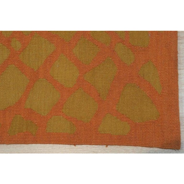 Contemporary 6x8 Coral Flat Weave Wool Fading Pebbles Geometric Modern Carpet Rug For Sale - Image 3 of 4