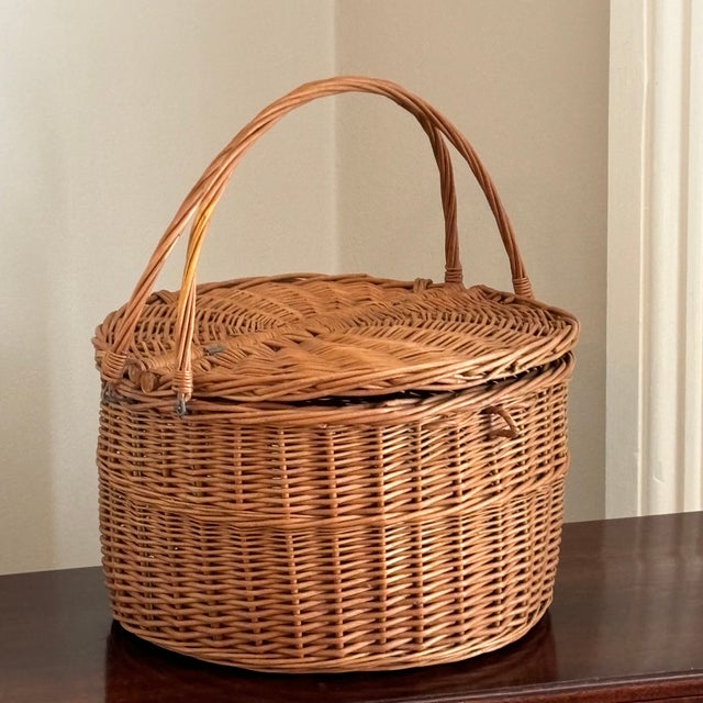 Vintage French-Style Wicker Market Basket W/ Hinged Lid For Sale - Image 11 of 15