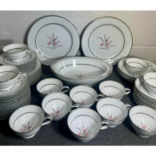 Pink Center Floral, Green, & Platinum Rings. Circa 1953 - 1962. (2) Dinner Plates- 10.5” x 10.5” (2) Oval Vegetable Bowls-...