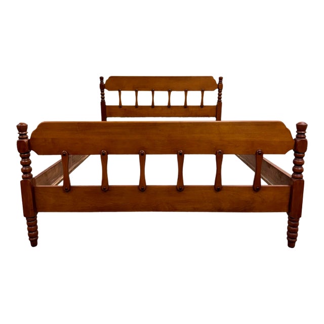 Vintage Full Size Early American Colonial Style Maple Spindle Low Poster Bed For Sale