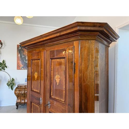 Baroque Hall Cabinet in Marquetry For Sale - Image 11 of 18