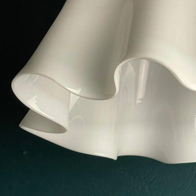 The beautiful Murano glass chandelier Fazzoletto Vetri Murano made in Italy in the 70s. Despite its weight, the chandelier...