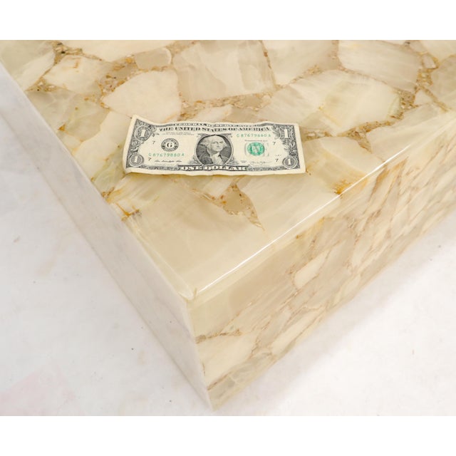 Eggshell Late 20th Century Onyx and Resin Square Cube Shape Mid-Century Modern Coffee Table on Wheels MINT! For Sale - Image 8 of 8