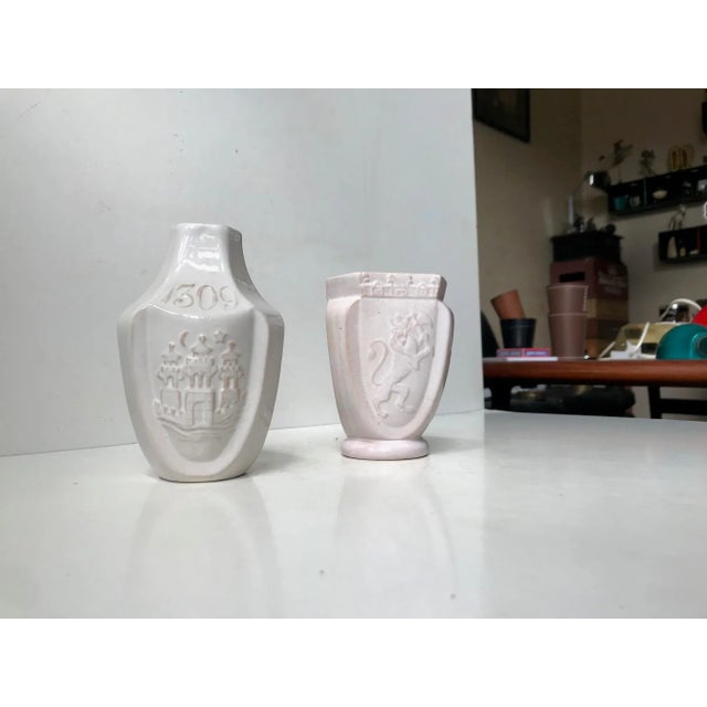 Antique White Ceramic Commemorative Vases by Hermann August Kähler, 1900s, Set of 2 For Sale - Image 12 of 12