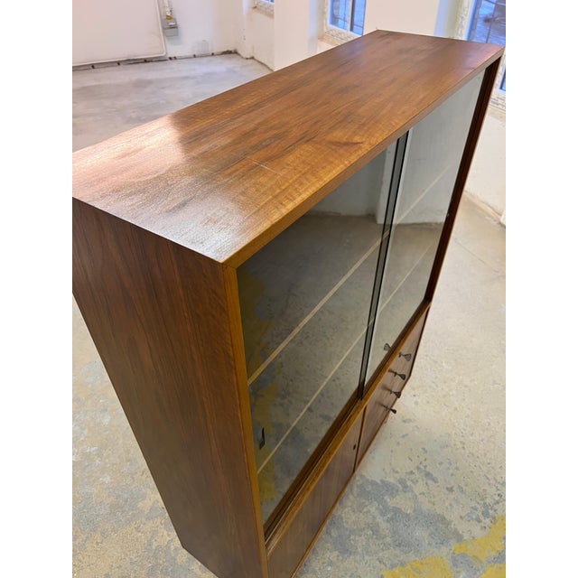 Walnut Display Cabinet from Deutsche Werkstätten Hellerau For Sale - Image 6 of 11