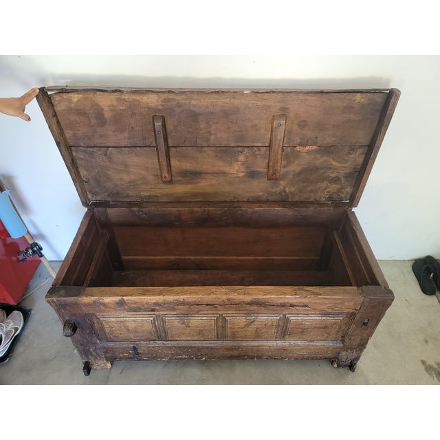 Spanish 17th Century Spanish Dowry Chest / Trunk – Pegged Construction For Sale - Image 3 of 4