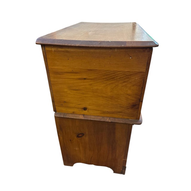 The Pine Lift Top Dry Sink is a medium-sized box made of pine wood, showcasing an Americana style. This original piece is...