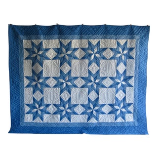Amish Mid Century American Blue & White Quilt For Sale