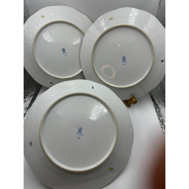 If you know or have heard of Herend, there is nothing much to write except that this is a rare find. Yes, there are some...