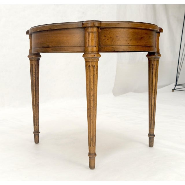 Mid-Century Modern Heritage Henredon Round Fruitwood Lamp Side Table on Tapered Legs MINT For Sale - Image 3 of 13