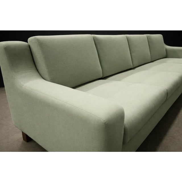 Sergio Rodrigues “Caola” Sofa in Brazilian Rosewood and Green Fabric, 1960s - Lot 125 For Sale - Image 9 of 13