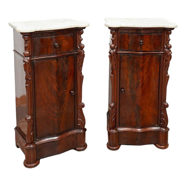 Antique Louis Philippe Neapolitan Bedside Tables in Mahogany with Marble Tops, 19th Century, Set of 2 For Sale